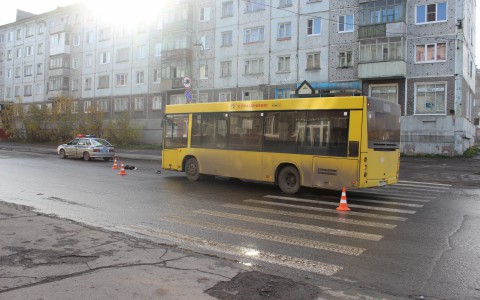 В Коми пассажирский автобус сбил сотрудника ГИБДД