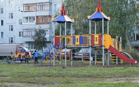 В Сыктывкаре открылась новая детская площадка