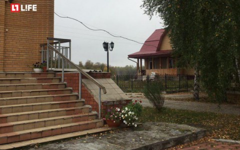 Священник создал в храме целую комнату для занятий сексом с 15-летней девочкой