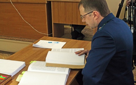 В Коми бывшего сотрудника ГИБДД осудили за превышение полномочий