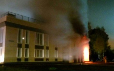В Сыктывкаре загорелась новая 18-этажная высотка