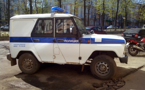 Пьяная девушка, напавшая на полицейского в Сыктывкаре, заплатит штраф