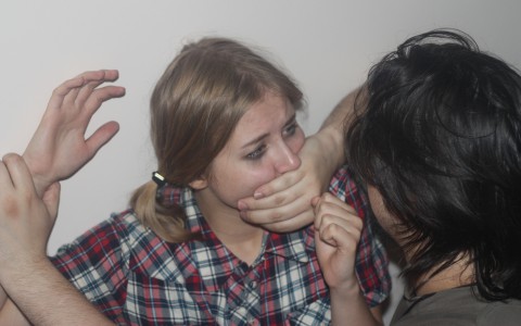 В Ижевске мужчина два дня колол 15-летней сироте наркотики и насиловал ее