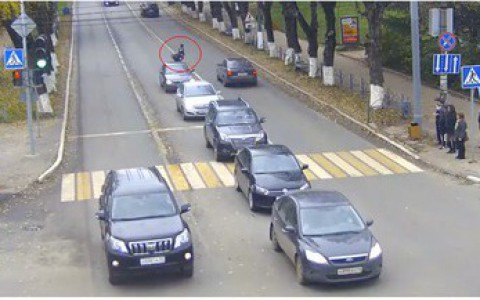 В сети появилось видео ДТП в центре Сыктывкара, где сбили ребенка