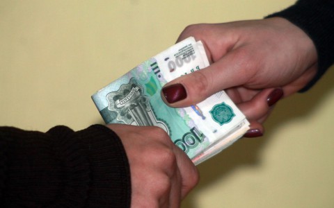 В Коми почтальон выплачивала пенсии купюрами из «Банка приколов»