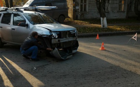 В Сыктывкаре «Киа» столкнулась с «Рено Дастер»