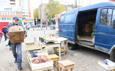 В центре Сыктывкара арестовали машину, из которой незаконно торговали фруктами