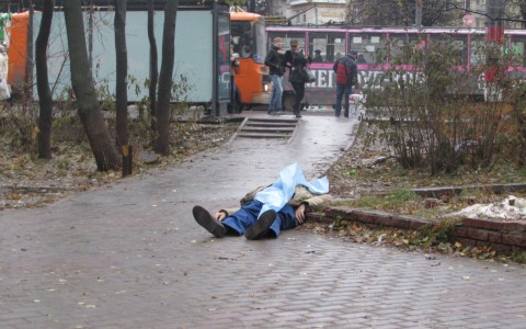 Мужчина убил в парке двух бездомных