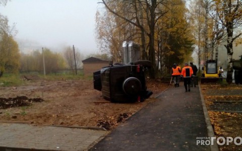 У дома родителей погибшего в «Гелендвагене» мужчины в Сыктывкаре три дня дежурили врачи