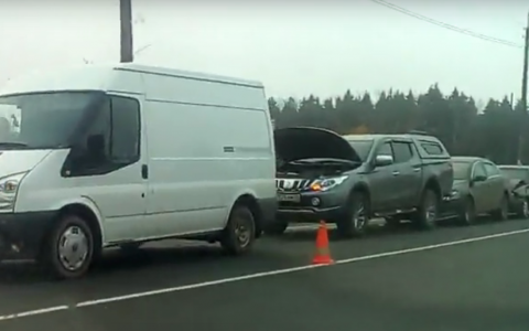 Очевидцы сняли на видео массовое ДТП в «долине смерти» в Сыктывкаре