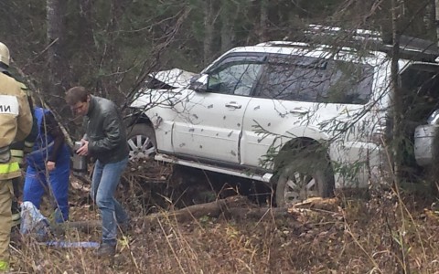 На трассе Сыктывкар-Ухта Land Cruiser вылетел в кювет, есть пострадавшие