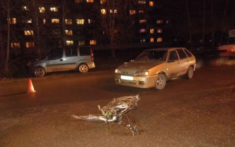 Под Сыктывкаром ВАЗ сбил подростка на велосипеде