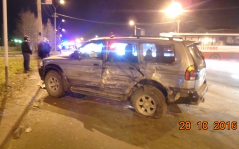 В Коми автобус влетел в Mitsubishi Pajero Sport