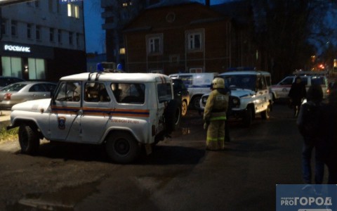 В Сыктывкаре к зданию банка съехались все экстренные службы города