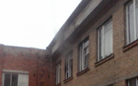Появились фото пожара в индустриальном техникуме в Сыктывкаре