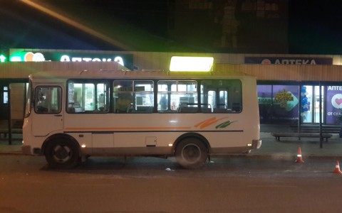 В Сыктывкаре водители двух автобусов уронили своих пассажиров
