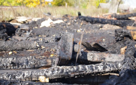 В Коми дети нашли труп мужчины на пожарище