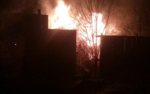 В Сыктывкаре полыхал один из дачных домов