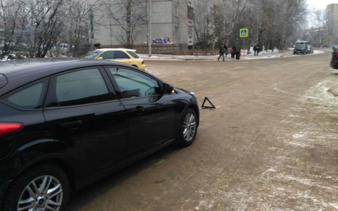 В Сыктывкаре «Форд» сбил ребенка, который выбежал из-за стоящих авто