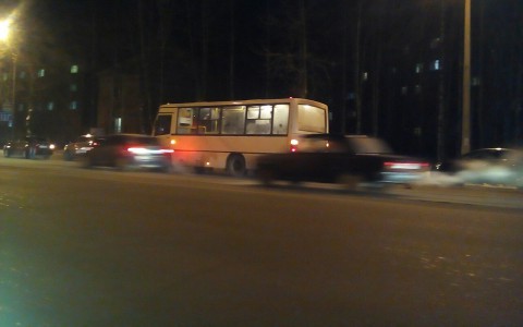 В центре Сыктывкара столкнулись автобус «Аврора» и легковушка
