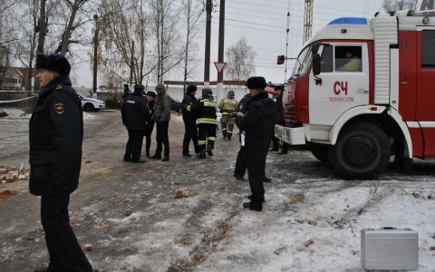 В Коми спасатели оцепили территорию возле бывшего ГПТУ