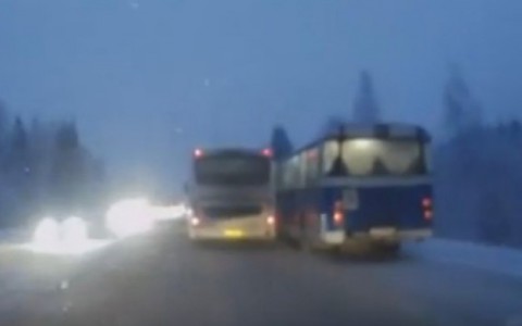 Самые громкие ДТП недели в Коми: гонки автобусов в «долине смерти» и заживо сгоревший водитель