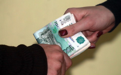 В УФПС Коми рассказали о сотруднице, которая выдала пенсию купюрами «банка приколов»
