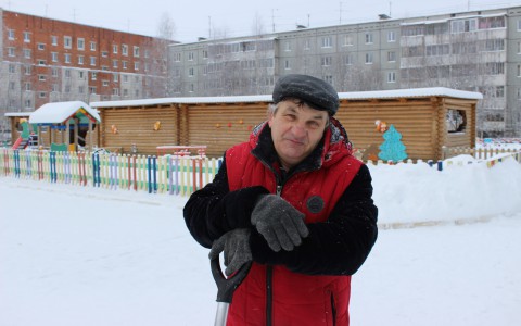 Сыктывкарский дворник о снегопаде: «Он всегда застигает врасплох»