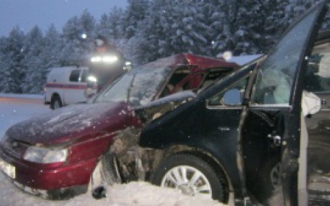 Под Сыктывкаром столкнулись два легковых автомобиля