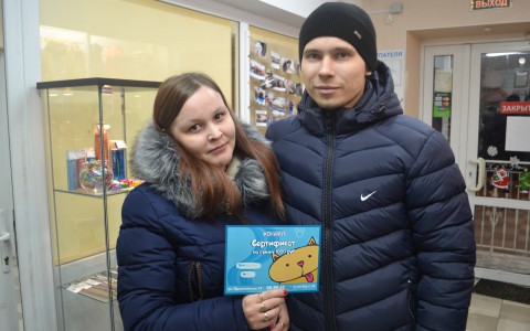 Победитель пятого этапа конкурса милых котиков «Котофото» получил приз