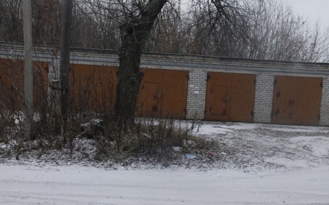 В Коми машину пенсионера угнали прямо из гаража