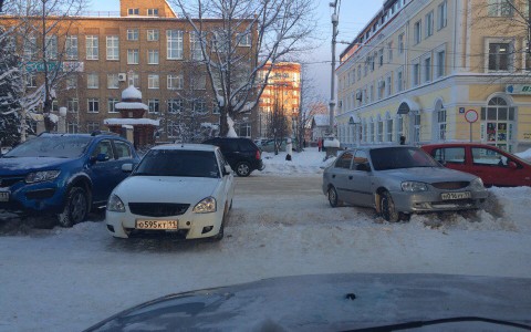 Сыктывкарцы сфотографировали самую «чудесную» парковку автохама