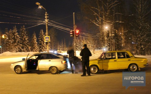 В Сыктывкаре дрифтер на ВАЗе протаранил авто, когда выполнял опасный маневр (фото)