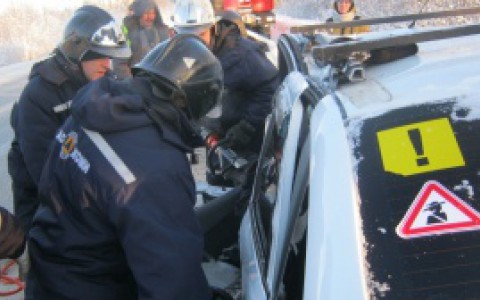 Появилось видео с ДТП, где «Ладу Гранту» разрезали, чтобы достать пострадавших