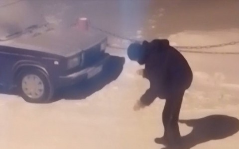 В Коми мужчина ловил невидимую рыбу в 35-градусный мороз (видео)