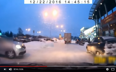 В Сыктывкаре появился еще один таксист-«шумахер» (видео)