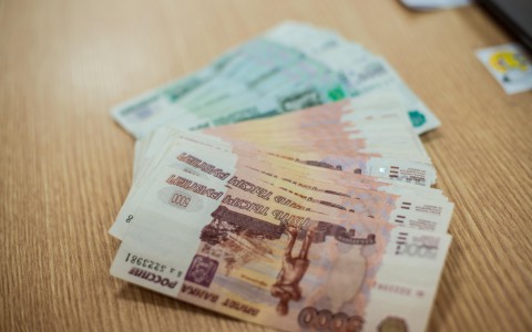 В Сыктывкаре наказали общепит, который «кинул» с зарплатой 17-летнюю официантку