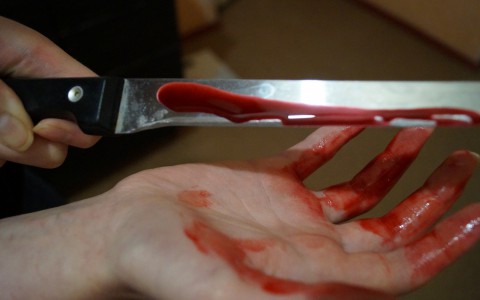 В Коми пожилой мужчина вонзил нож в сердце своей возлюбленной