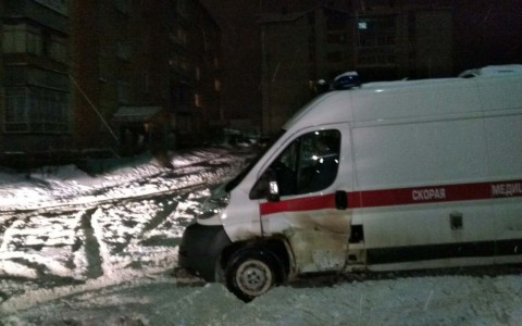 В Сыктывкаре из-за халатности коммунальщиков машина скорой помощи не смогла приехать на вызов