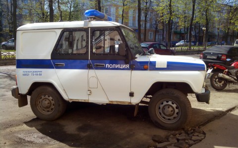 В Сыктывкаре молодой человек на улице напал на мужчину и силой отобрал у него телефон