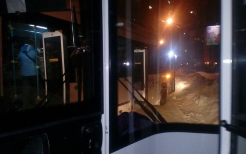 В Сыктывкаре два пассажирских автобуса снова устроили гонки (фото)
