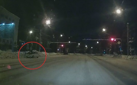 В Сыктывкаре парни на ВАЗе сняли трусы после общения с сотрудниками ГИБДД (видео)