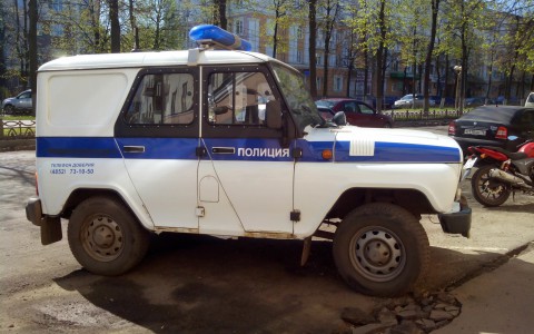 В Коми мужчина угрожал ножом полицейским, которые спасали его сожительницу