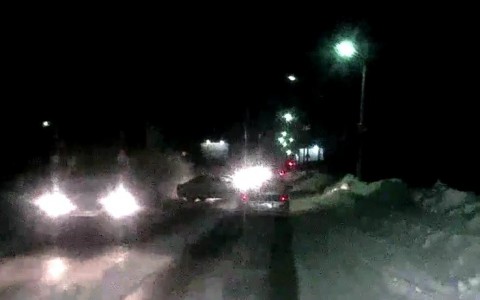 Появилось видео серьёзной аварии в Коми, в которой пострадали два человека