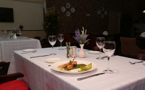 В Сыктывкаре пьяная компания три раза за ночь ограбила одно и то же кафе