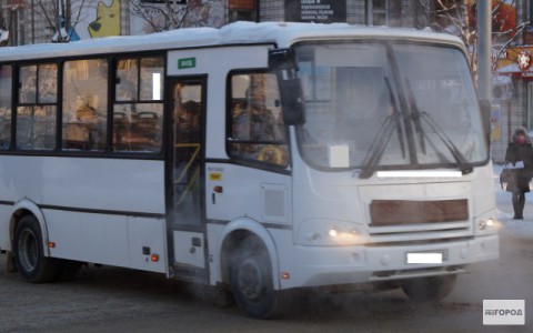 Беременную сыктывкарку зажало дверью автобуса, а водитель посмеялся над ней