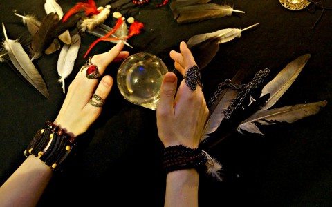 Лже-экстрасенс обманула пенсионерку из Коми на крупную сумму денег