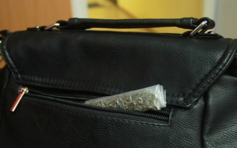 В Коми подросток-наркодиллер попался полицейским во время сделки