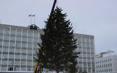 Сыктывкар за день 15 февраля: демонтировка ледового городка и пожар в жилом доме