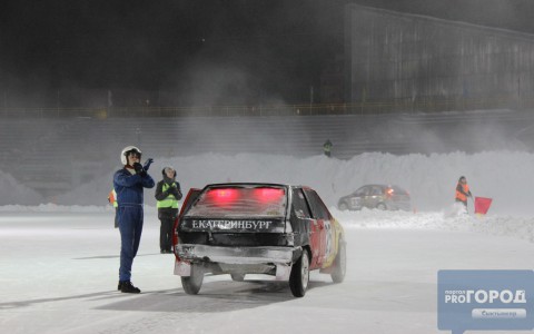 На третьем этапе автогонки «СуперШип» спортсмены таранили друг друга и вылетали с трассы